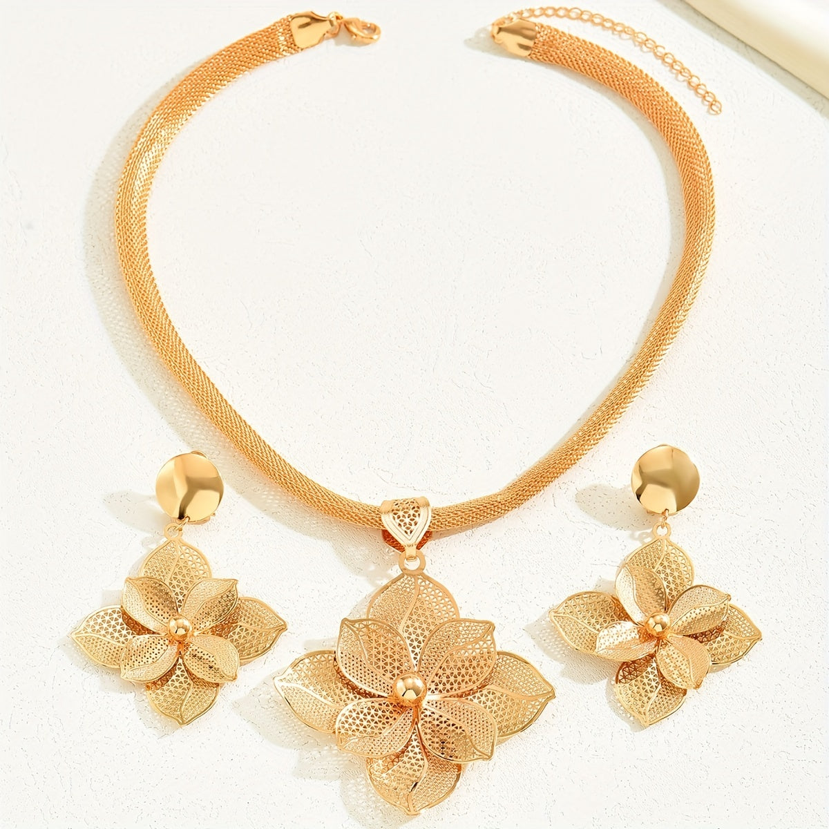 3pcs Elegant Golden Floral Jewelry Set - Luxurious Classic Style Necklace and Earrings with Textured Flower Design, Ideal for Weddings & Banquets, Vintage Jewelry SHOWLU FASHION STORE