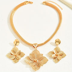 3pcs Elegant Golden Floral Jewelry Set - Luxurious Classic Style Necklace and Earrings with Textured Flower Design, Ideal for Weddings & Banquets, Vintage Jewelry SHOWLU FASHION STORE