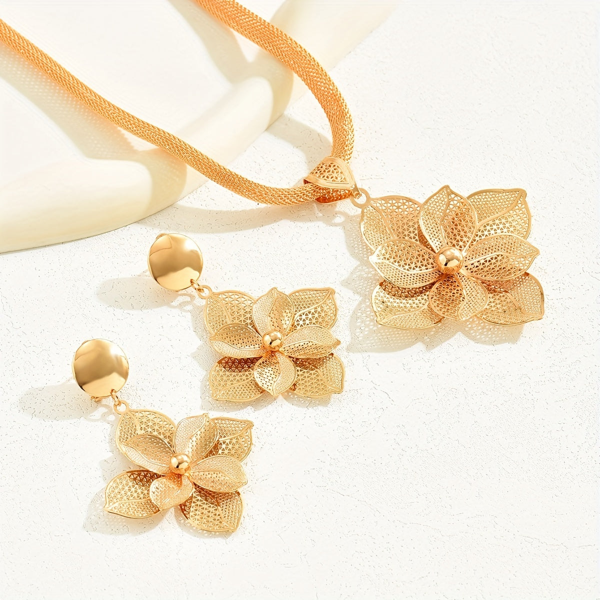 3pcs Elegant Golden Floral Jewelry Set - Luxurious Classic Style Necklace and Earrings with Textured Flower Design, Ideal for Weddings & Banquets, Vintage Jewelry SHOWLU FASHION STORE