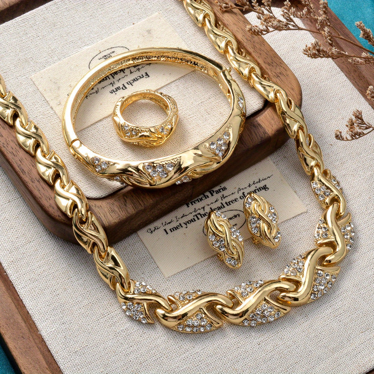 One set of exquisite retro leaf jewelry for men and women, shining synthetic Zirconia jewelry four-piece set, suitable for wedding parties, banquets, Valentine's Day holiday jewelry gifts SHOWLU FASHION STORE
