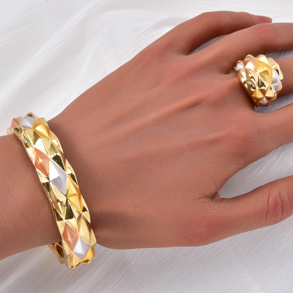 A Trendy And Unique Vintage Geometric Design Jewelry Set for Women, Perfect As a Refined Gift for Holidays Like Valentine'S Day And New Year. SHOWLU FASHION STORE