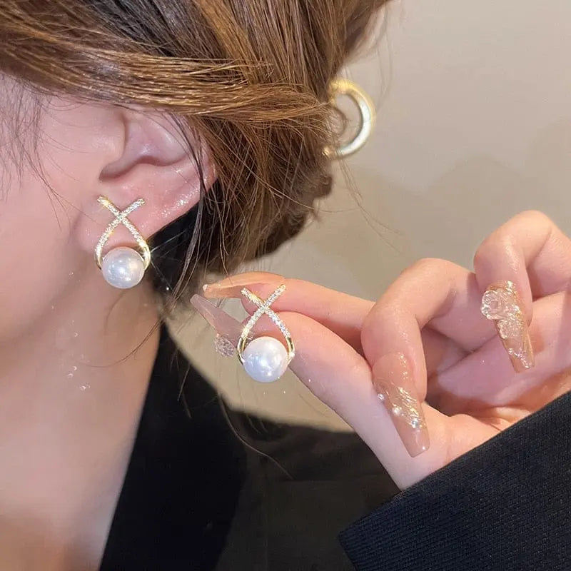 Showlu Fashion Store 0 ED0156 New Fashion Full of Rhinestone Letter D Earrings For Women Luxury Brand Gold Color Metal Small Earrings Party Jewelry Gift