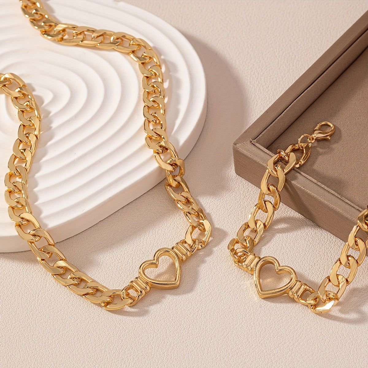 [Durable Build] Elegant Golden-Tone Heart Cutout Choker Necklace and Bracelet Set for Women - Zinc Alloy, Perfect for Daily Wear or Parties SHOWLU FASHION STORE